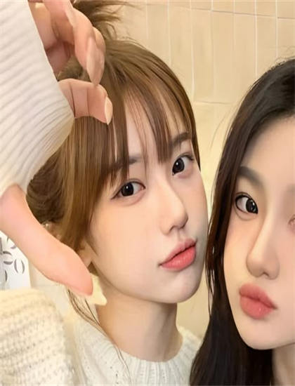 表演艺术解析：《古村女人》的灯光的布光艺术与情绪烘托 揭示人性的复杂与美好